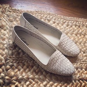 Trotters Liz woven leather loafers color Bone